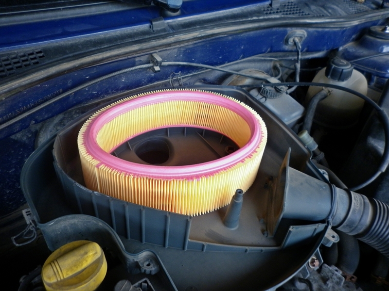 Schimbare filtru aer Dacia Logan 1,4 MPI